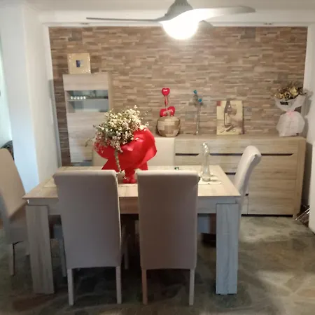Port Melbourne Villa Nea Kallikrateia